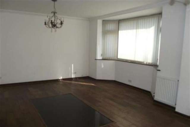  Image of 3 bedroom Detached house to rent in Aspley Park Drive Nottingham NG8 at Nottingham, NG8 3EG