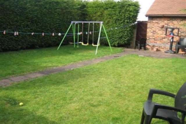  Image of 3 bedroom Detached house to rent in Aspley Park Drive Nottingham NG8 at Nottingham, NG8 3EG