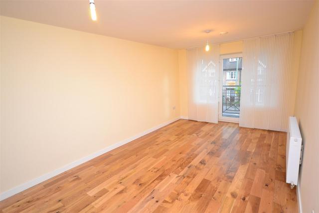  Image of 2 bedroom Property to rent in East End Road London N3 at East End Road  Finchley Central, N3 3QE