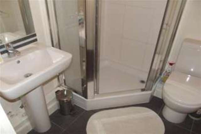  Image of Flat to rent in Heritage Avenue London NW9 at London, NW9 5AA