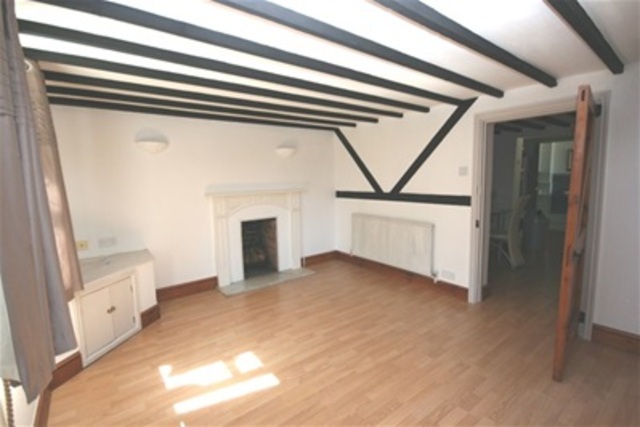  Image of 2 bedroom Detached house to rent in Bath Road Calcot Reading RG31 at Reading, RG31 7QJ