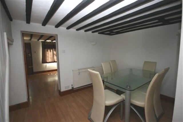  Image of 2 bedroom Detached house to rent in Bath Road Calcot Reading RG31 at Reading, RG31 7QJ