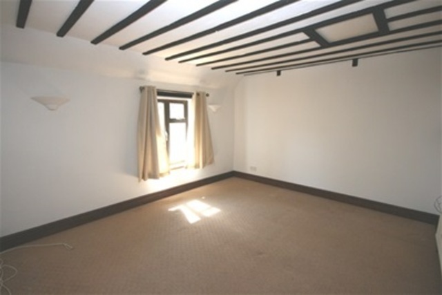  Image of 2 bedroom Detached house to rent in Bath Road Calcot Reading RG31 at Reading, RG31 7QJ