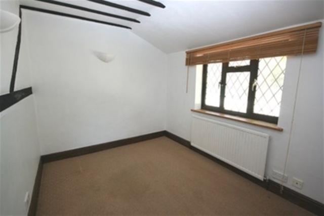  Image of 2 bedroom Detached house to rent in Bath Road Calcot Reading RG31 at Reading, RG31 7QJ