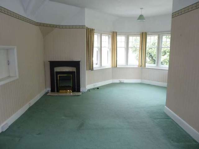  Image of 2 bedroom Flat to rent in Beachy Head Road Eastbourne BN20 at 1 Beachy Head Road  Eastbourne, BN20 7QN