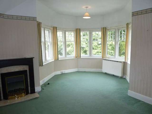  Image of 2 bedroom Flat to rent in Beachy Head Road Eastbourne BN20 at 1 Beachy Head Road  Eastbourne, BN20 7QN