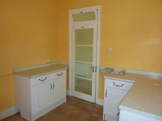  Image of 2 bedroom Flat to rent in Beachy Head Road Eastbourne BN20 at 1 Beachy Head Road  Eastbourne, BN20 7QN