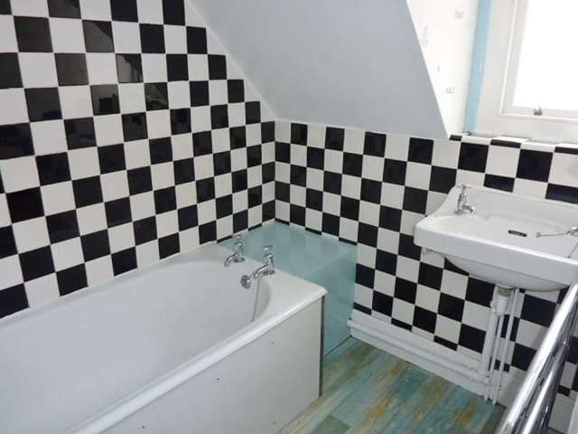  Image of 2 bedroom Flat to rent in Beachy Head Road Eastbourne BN20 at 1 Beachy Head Road  Eastbourne, BN20 7QN