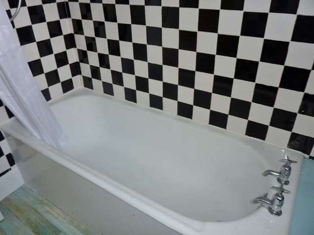  Image of 2 bedroom Flat to rent in Beachy Head Road Eastbourne BN20 at 1 Beachy Head Road  Eastbourne, BN20 7QN