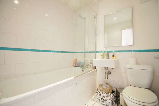  Image of 2 bedroom Semi-Detached house to rent in Bedford Hill London SW12 at Bedford Hill Balham London, SW12 9HW