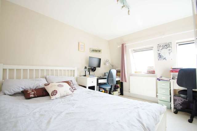  Image of 2 bedroom Semi-Detached house to rent in Bedford Hill London SW12 at Bedford Hill Balham London, SW12 9HW