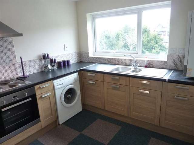  Image of 2 bedroom Apartment for sale in Beechwood Court Dunstable LU6 at Dunstable, LU6 1QA