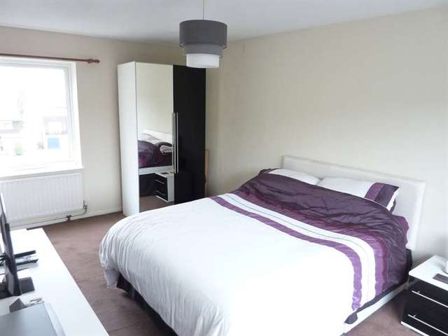  Image of 2 bedroom Apartment for sale in Beechwood Court Dunstable LU6 at Dunstable, LU6 1QA