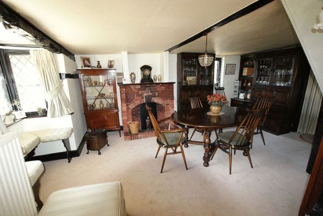  Image of 3 bedroom Detached house for sale in Aylesbury Road Bierton Aylesbury HP22 at Aylesbury Road Bierton Bierton, HP22 5BT