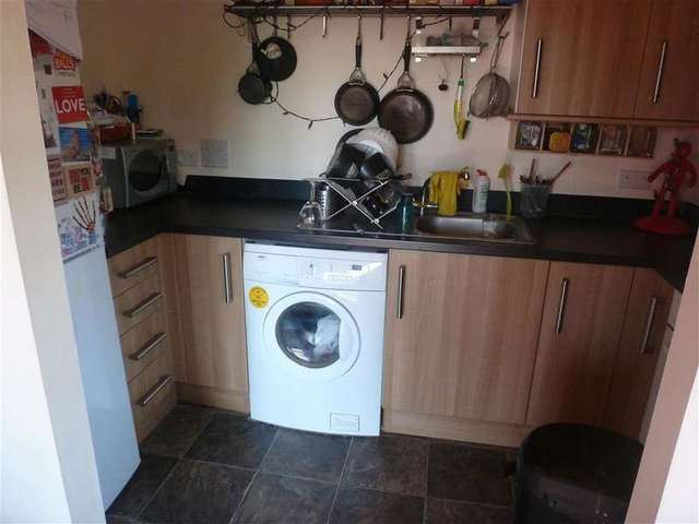  Image of 2 bedroom Flat for sale in Billys Copse Havant PO9 at Havant Hampshire Havant, PO9 5DJ