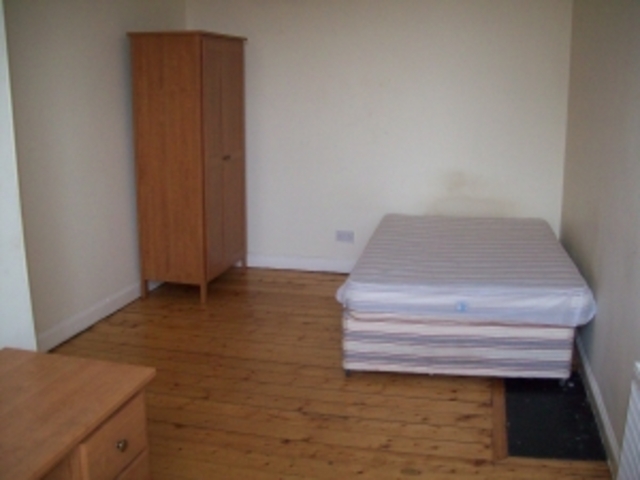  Image of 5 bedroom Flat to rent in Bonnington Road Edinburgh EH6 at Bonnington Edinburgh Edinburgh, EH6 5BE