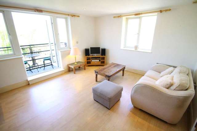  Image of 2 bedroom Apartment for sale in High Street Brentford TW8 at Oakbark House High Street Brentford, TW8 8LF