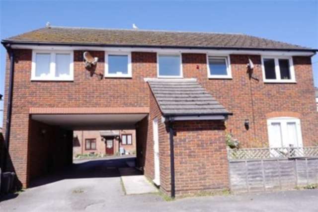 Image of 2 bedroom Flat to rent in Chardsmead Road Bridport DT6 at Bridport, DT6 3EY