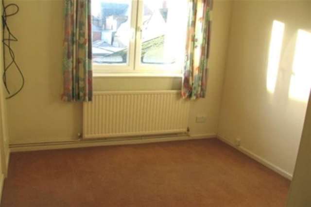  Image of 2 bedroom Flat to rent in Chardsmead Road Bridport DT6 at Bridport, DT6 3EY