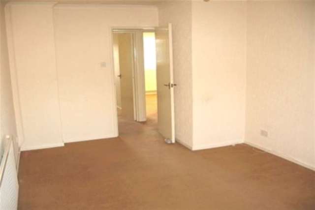  Image of 2 bedroom Flat to rent in Chardsmead Road Bridport DT6 at Bridport, DT6 3EY
