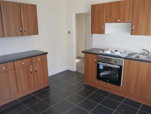  Image of 3 bedroom Semi-Detached house to rent in Broad Lane Kirkstall Leeds LS13 at Bramley  Kirkstall, LS13 2JJ