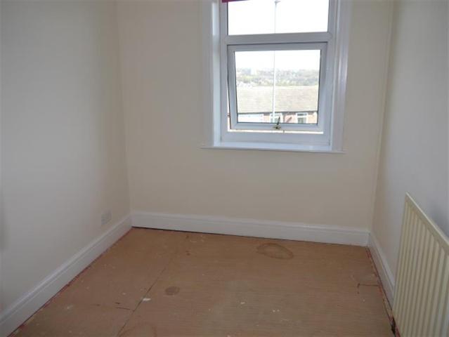  Image of 3 bedroom Semi-Detached house to rent in Broad Lane Kirkstall Leeds LS13 at Bramley  Kirkstall, LS13 2JJ