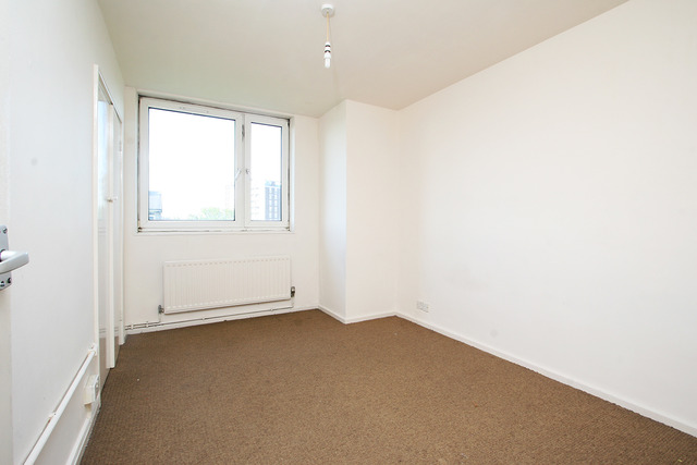  Image of 1 bedroom Apartment for sale in Bromholm Road London SE2 at Bromholm Road  Lesnes Abbey, SE2 9ND