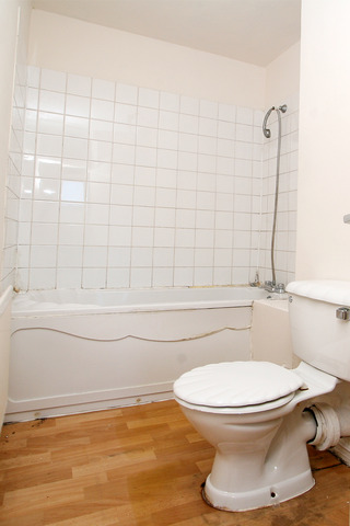  Image of 1 bedroom Apartment for sale in Bromholm Road London SE2 at Bromholm Road  Lesnes Abbey, SE2 9ND