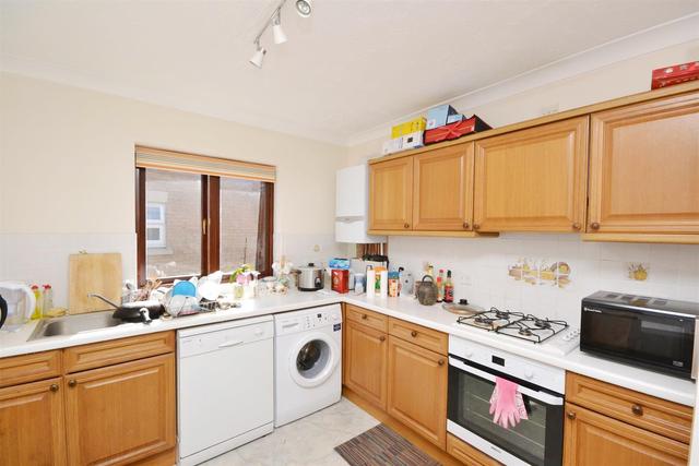  Image of 2 bedroom Property to rent in Woodside Grange Road London N12 at Woodside Grange Road  Woodside Park, N12 8TW