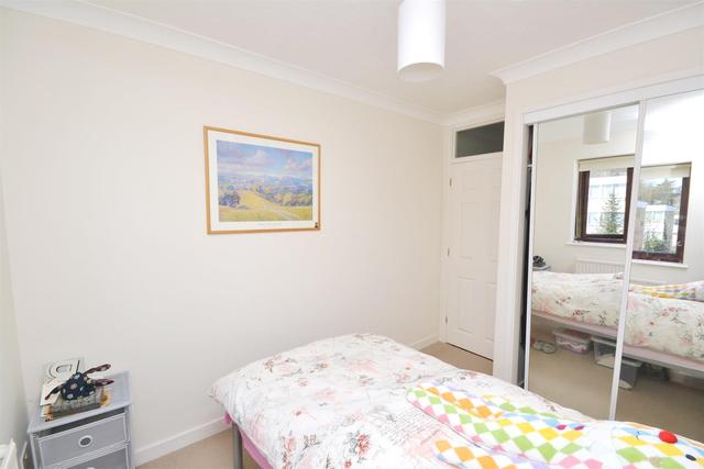  Image of 2 bedroom Property to rent in Woodside Grange Road London N12 at Woodside Grange Road  Woodside Park, N12 8TW