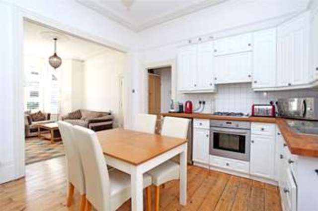  Image of 2 bedroom Flat to rent in Broomwood Road London SW11 at Battersea London Clapham Junction, SW11 6HT