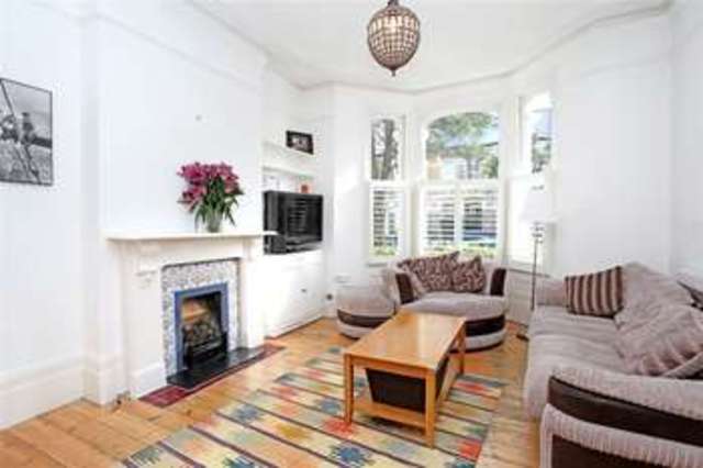  Image of 2 bedroom Flat to rent in Broomwood Road London SW11 at Battersea London Clapham Junction, SW11 6HT
