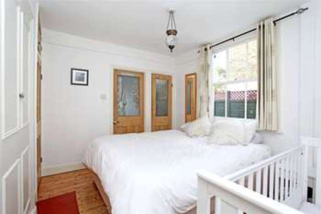  Image of 2 bedroom Flat to rent in Broomwood Road London SW11 at Battersea London Clapham Junction, SW11 6HT
