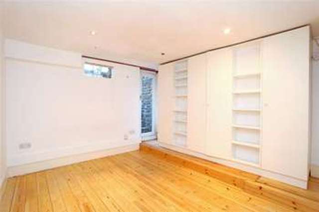  Image of 2 bedroom Flat to rent in Broomwood Road London SW11 at Battersea London Clapham Junction, SW11 6HT