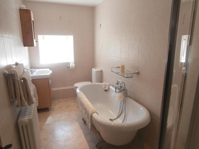  Image of 3 bedroom Semi-Detached house to rent in Avonbridge Falkirk FK1 at Armadale West Lothian West Lothian, FK1 2JZ