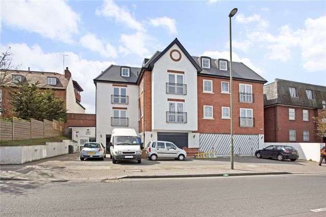  Image of 1 bedroom Apartment to rent in Burnt Oak Broadway Burnt Oak Edgware HA8 at Burnt Oak Broadway  Edgware, HA8 5FD