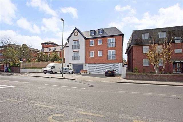  Image of 1 bedroom Apartment to rent in Burnt Oak Broadway Burnt Oak Edgware HA8 at Burnt Oak Broadway  Edgware, HA8 5FD