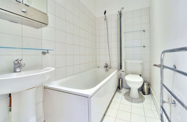  Image of 2 bedroom Flat to rent in Cannon Place London NW3 at Cannon Place Hampstead Hampstead, NW3 1EH
