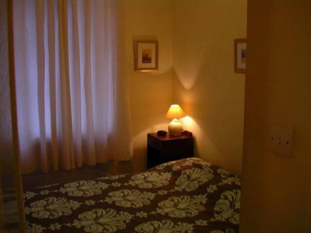  Image of 1 bedroom Flat to rent in Canongate Edinburgh EH8 at Old Town Edinburgh Edinburgh, EH8 8BW