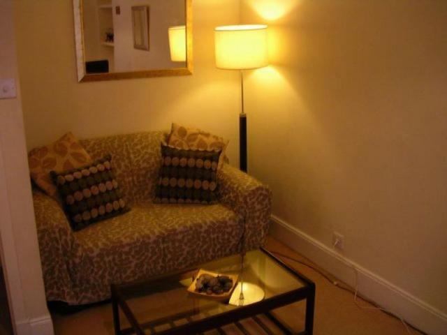  Image of 1 bedroom Flat to rent in Canongate Edinburgh EH8 at Old Town Edinburgh Edinburgh, EH8 8BW