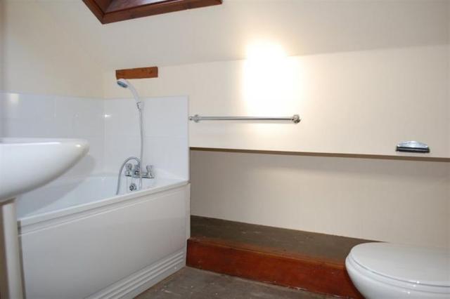  Image of 1 bedroom Flat to rent in Spilman Street Carmarthen SA31 at Spilman Street  Carmarthen, SA31 1JY