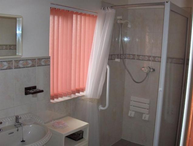  Image of 1 bedroom Bungalow to rent in Llanarthney Carmarthen SA32 at Llanarthne  Carmarthen, SA32 8LG