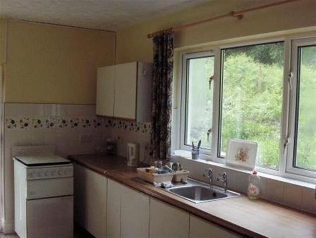  Image of 2 bedroom Bungalow to rent in Heol Mansant Pontyates Llanelli SA15 at Heol Mansant  Llanelli, SA15 5SB