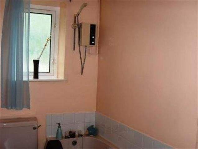  Image of 2 bedroom Bungalow to rent in Heol Mansant Pontyates Llanelli SA15 at Heol Mansant  Llanelli, SA15 5SB
