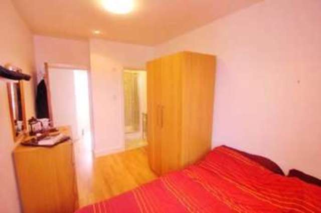  Image of 5 bedroom Flat to rent in Carysfort Road London N16 at Stamford Hill London Stamford Hill, N16 9AP