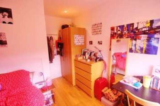  Image of 5 bedroom Flat to rent in Carysfort Road London N16 at Stamford Hill London Stamford Hill, N16 9AP