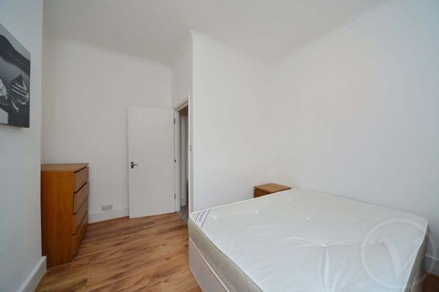  Image of 3 bedroom Flat to rent in Casselden Road London NW10 at Casselden Road Harlesdon London, NW10 8QR