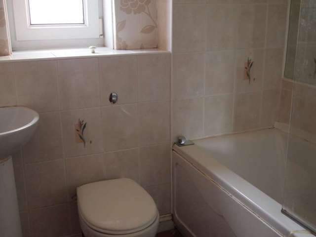  Image of 2 bedroom Flat to rent in Cathcart Road Rutherglen Glasgow G73 at Cathcart Road [Unit  Glasgow, G73 2QZ