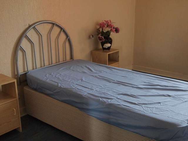  Image of 2 bedroom Flat to rent in Cathcart Road Rutherglen Glasgow G73 at Cathcart Road [Unit  Glasgow, G73 2QZ