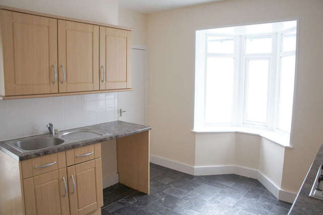  Image of 2 bedroom Maisonette for sale in Central Park Avenue Mutley Plymouth PL4 at Mutley Plymouth Devon, PL4 6NW
